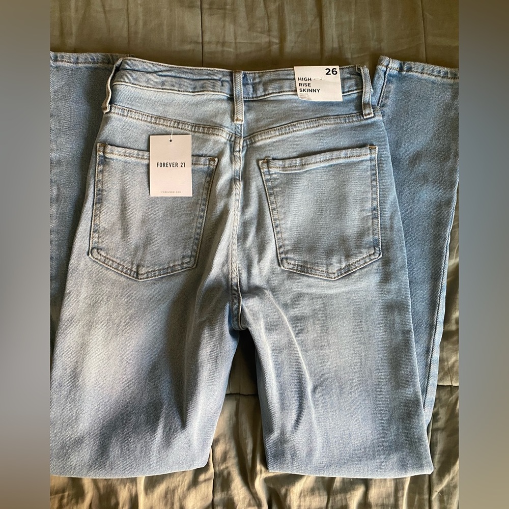 NWT. Forever 21 high rise skinny Jeans. - Picture 5 of 6